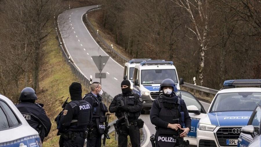 "Associated Press": Deutsche Polizei zerschlägt gefährliche Banden, die im Menschenschmuggel aktiv sind