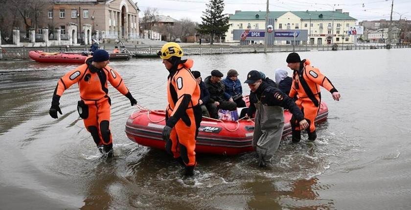 В России продолжаются эвакуационные работы в пострадавших от наводнения районах.