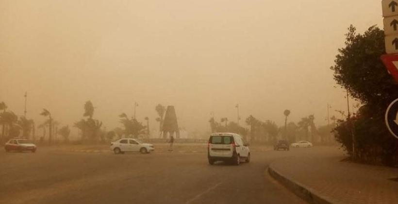 رياح قوية مع تطاير الغبار بمناطق المملكة
