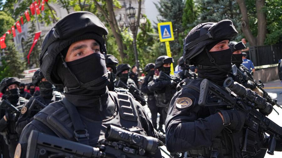 İçişleri Bakanlığı 15 ilde geniş güvenlik operasyonu yürütüyor (video)