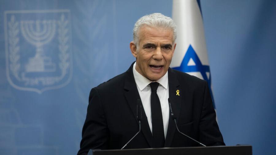 לפיד: גנץ חייב לפרוש מהממשלה אם הצעת החוק החרדי תתקבל