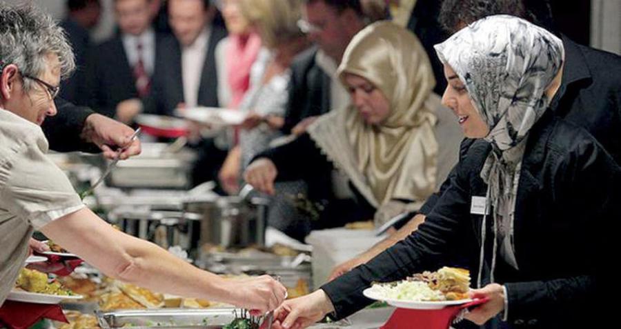 Eine Atmosphäre der Vertrautheit und Solidarität unter den Marokkanern Deutschlands am Ramadan-Tisch