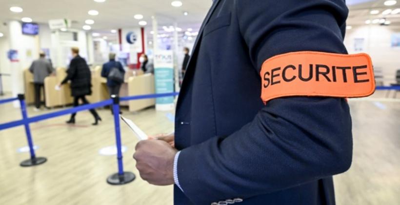 حراس أمن يطالبون بمستحقاتهم المالية في وقفة احتجاجية