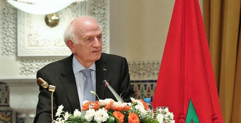 اسبانيا تمنح المستشار الملكي أندري أزولاي وساما مميزا