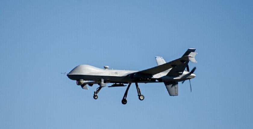 Un aereo americano effettua una missione di sorveglianza al largo delle coste libiche nel Mar Mediterraneo 