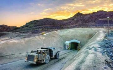 Het Britse bedrijf "Crystal Mineral Resources" zoekt edele metalen in Marokko