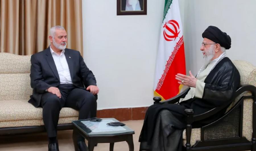 El líder supremo de Irán, Khamenei, promete una Severa Retribución Contra Israel tras el asesinato de Haniyeh