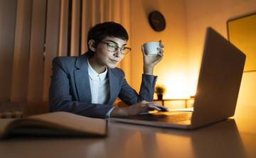 Uno studio che fa oscillare la bilancia riguardo agli effetti dello stare alzati fino a tarda notte sul cervello