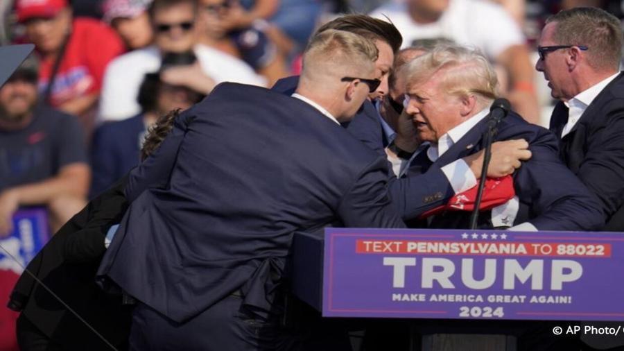 В двух сантиметрах от головы... крупный план травмы Трампа (фото)