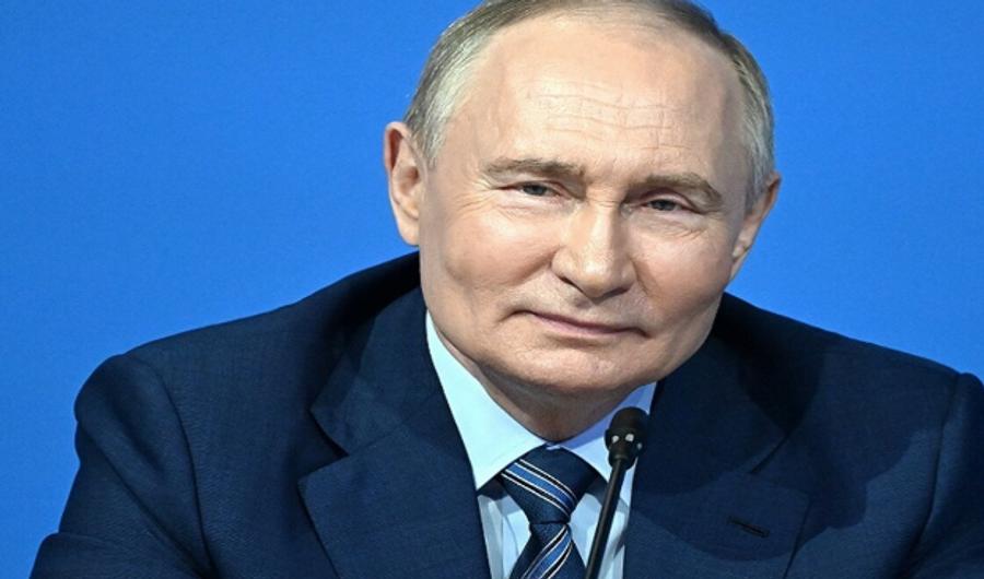 На сайте Кремля обновляется биография Путина