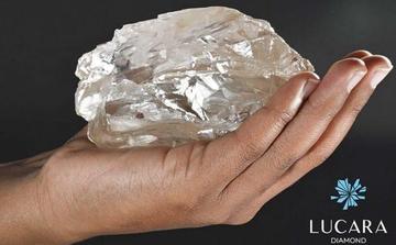 Scoperta di un eccezionale diamante da 2.492 carati in Botswana