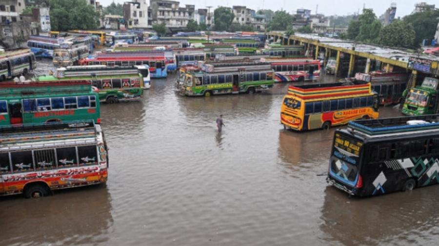 Pluie historique à lahore : la deuxième ville du Pakistan submergée par un déluge record