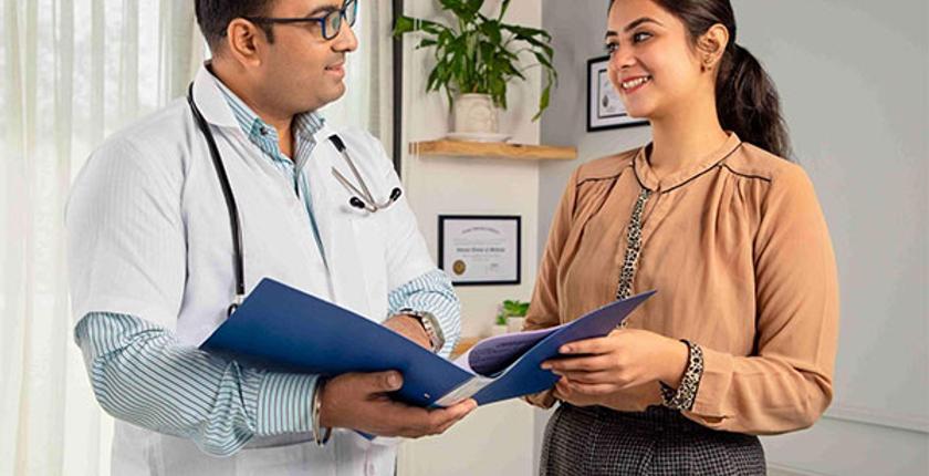 मेटाबोलिक सिंड्रोम के इतिहास वाले परिवार के लिए कौन सी स्वास्थ्य जांच की सिफारिश की जाती है?