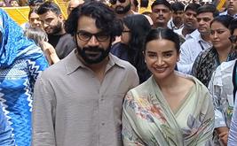 राजकुमार राव, पत्रलेखा ने लालबागचा राजा के दर्शन कर आशीर्वाद लिया