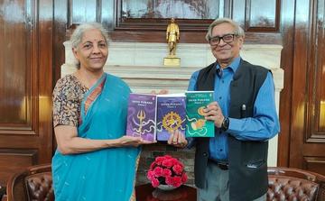 "आपको अभी बहुत कुछ करना था और पूरा करना था": सीतारमण ने अर्थशास्त्री बिबेक देबरॉय के निधन पर शोक व्यक्त किया