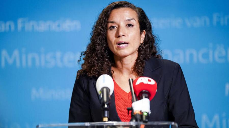 Démission de Nora Achahbar aux Pays-Bas : Une crise politique autour de propos racistes