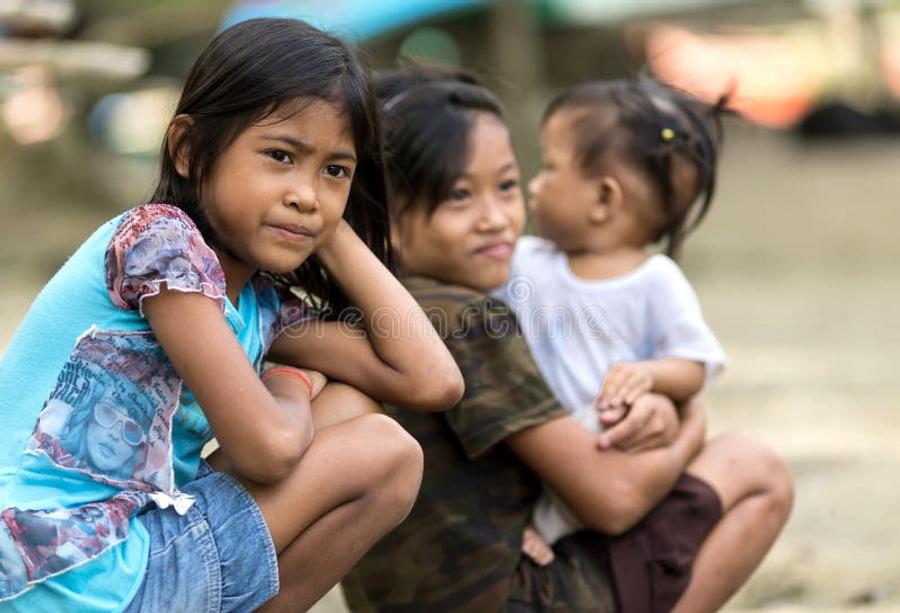 Philippines : plus de 250.000 personnes évacuées en prévision du passage du super typhon Man-yi