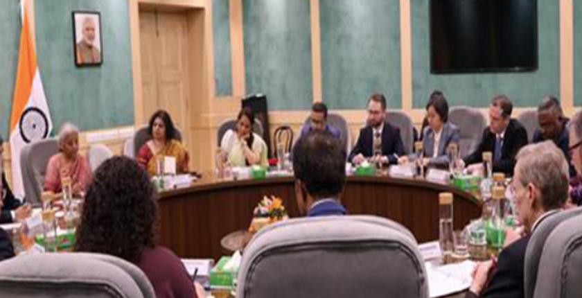 केंद्रीय वित्त मंत्री निर्मला सीतारमण ने दिल्ली में एआईआईबी के निदेशक मंडल से मुलाकात की