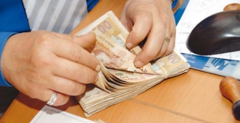 الحكومة ترفع أجور موظفي الصحة لوقف الاحتقان