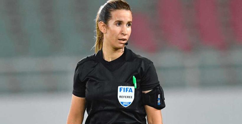 بشرى كربوبي أول حكمه عربية تدير مباراة للرجال في كأس أمم إفريقيا
