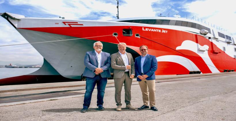 "DFDS" تستحوذ على "FRS Iberia"