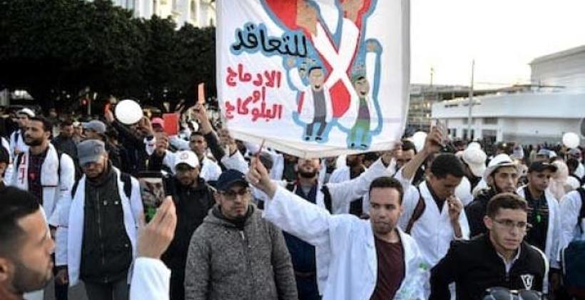 التوقيفات والاقتطاع يخرج المتعاقدين إلى الشارع