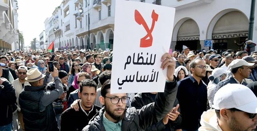 النقابات التعليمية تنتقذ وزارة التربية الوطنية و تدعو إلى التراجع عن قرارات التوقيف 