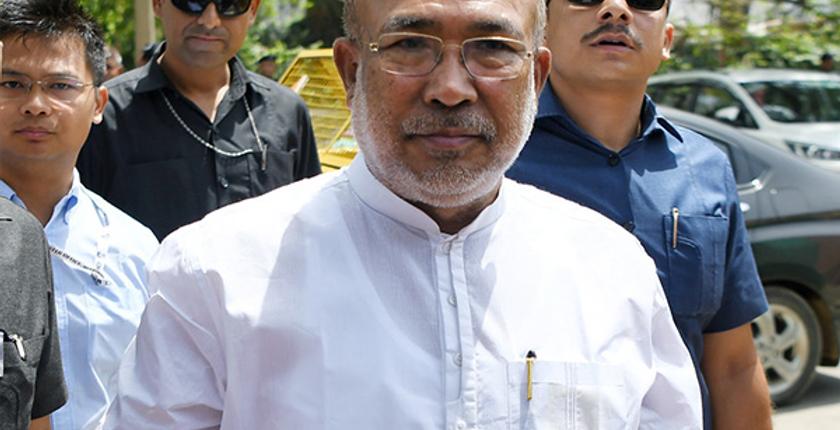 गांधी जयंती के अवसर पर मणिपुर के सीएम ने कहा, "हमें अहिंसा में विश्वास रखना चाहिए"