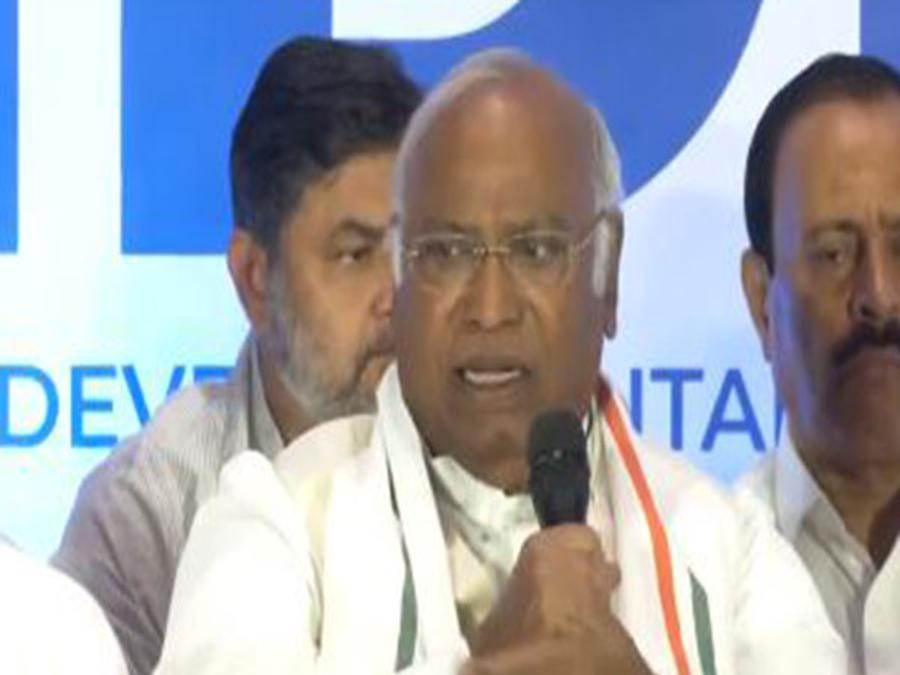 'पीएम मोदी लोगों को भड़का रहे हैं, EC कार्रवाई करे': मल्लिकार्जुन खड़गे
