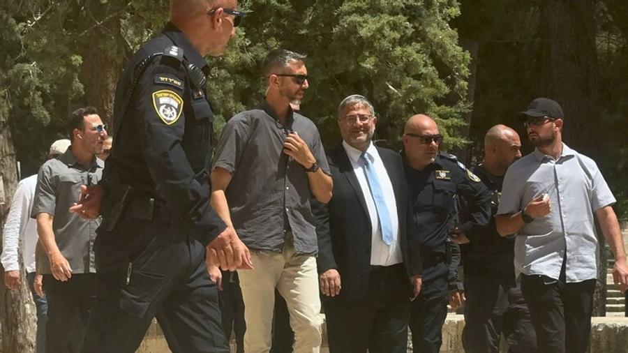 בפעם הראשונה מאז ה-7 באוקטובר, בן גפיר מסתער על חצרות מסגד אל-אקצא 