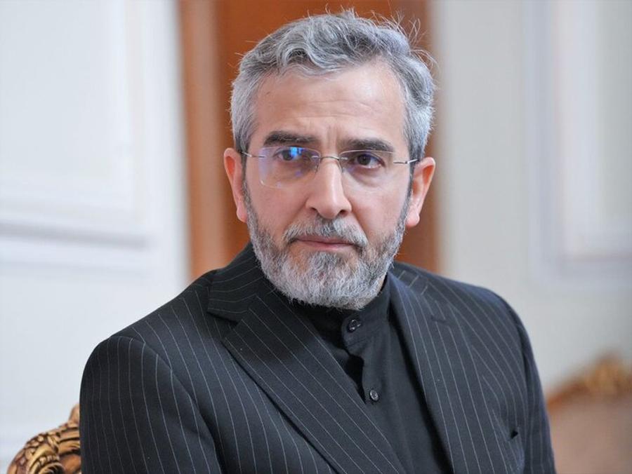 ایران به سیاست تقویت روابط با همسایگان ادامه دهد