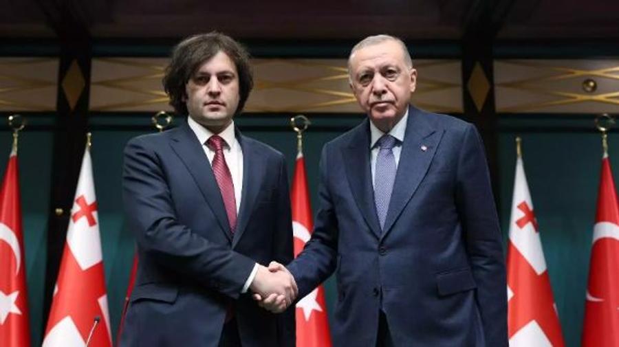 Erdoğan, ikili ve bölgesel meseleleri görüşmek üzere Gürcistan Başbakanını ağırladı