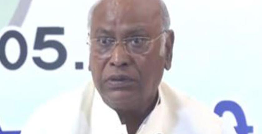 कांग्रेस के मल्लिकार्जुन खड़गे कहते हैं, ''पीएम मोदी के लिए सरकार बनाना बेहद मुश्किल है.''