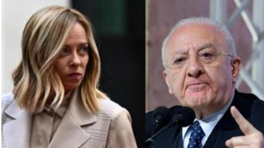 Meloni contro De Luca: “Deride Don Patriciello, segnale spaventoso”