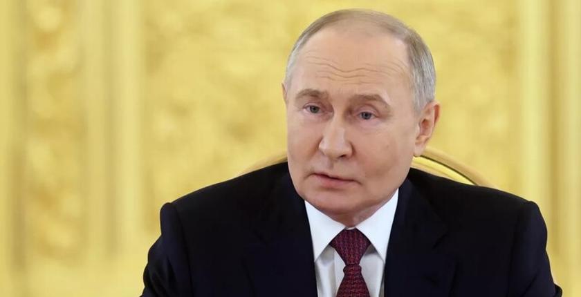 Путин поручил новому правительству в короткие сроки сформировать полноценную команду