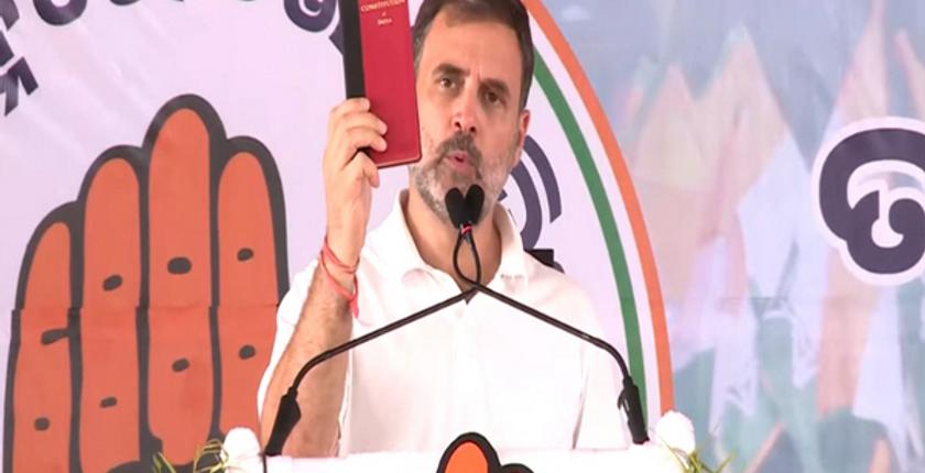 पहली बार किसी राजनीतिक दल ने संविधान को नष्ट करने का वादा किया है: राहुल गांधी