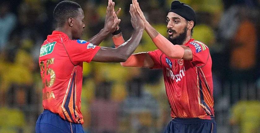 पंजाब किंग्स को बड़ा झटका लगा क्योंकि तेज गेंदबाज चोट के कारण घर वापस चला गया