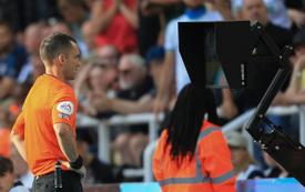 الدوري الإنجليزي الممتاز : مطالب بإلغاء تقنية الفار