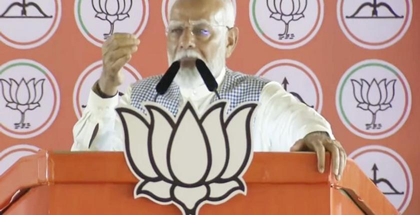 "कांग्रेस सांप्रदायिक वैमनस्य पैदा करने की कोशिश कर रही है": महाराष्ट्र में पीएम मोदी