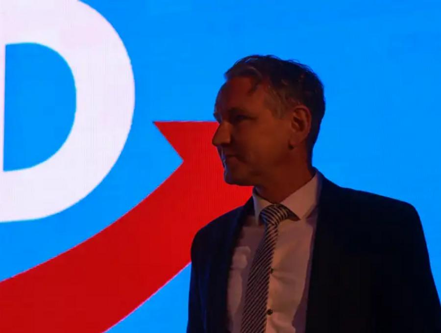 Ein rechtsextremer deutscher Politiker wurde wegen eines Nazi-Slogans zu einer Geldstrafe verurteilt
