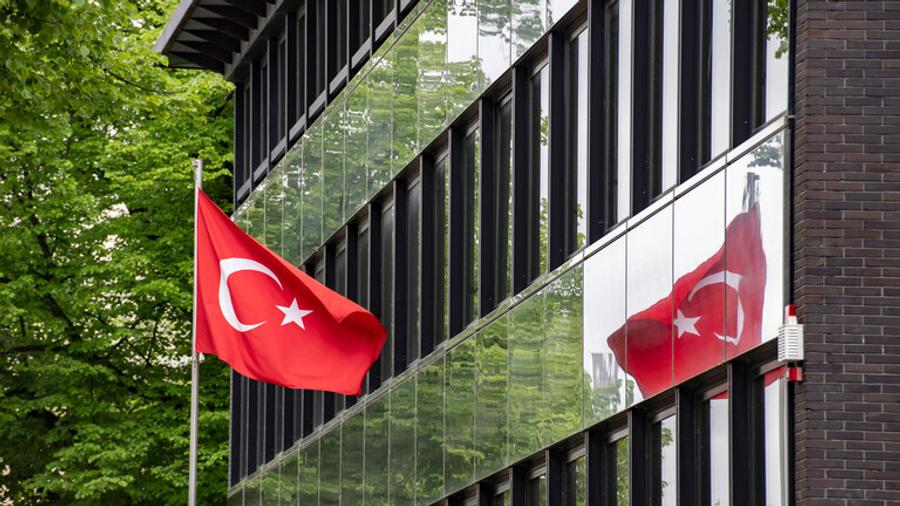 Bir Türk uzman Batı'yı ülkesinin ekonomisini yok etmeye çalışmakla suçluyor