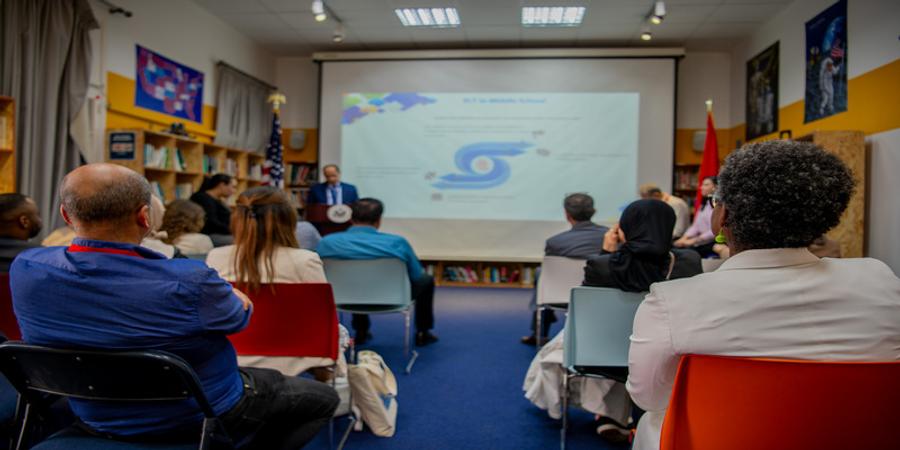 דאר אמריקה מארח את יריד התעסוקה הראשון שלו למורים דוברי אנגלית