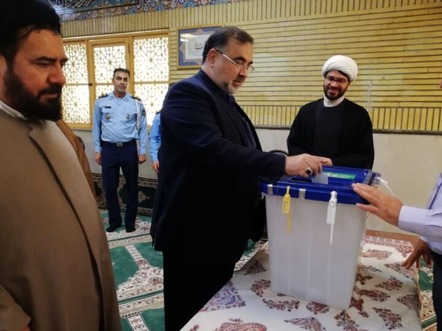 سرتیپ واحدی رای خود را در انتخابات ریاست جمهوری به صندوق انداخت
