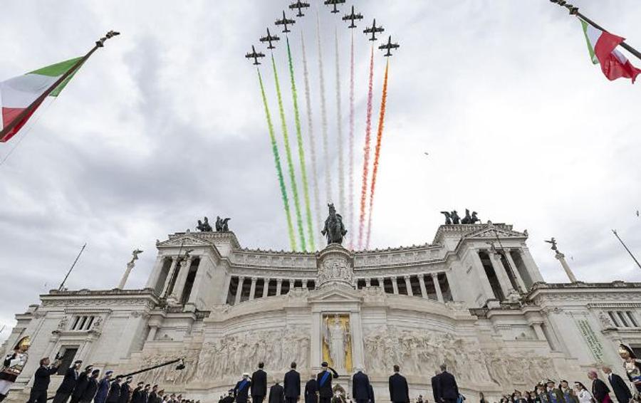 Mattarella: “Costituzione lungimirante e frutto della Liberazione”