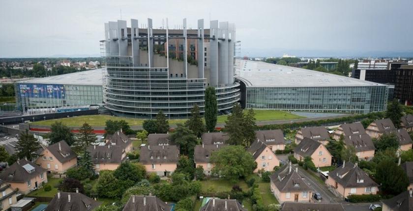 I blocchi Meloni e Macron si contendono il terzo posto al Parlamento europeo