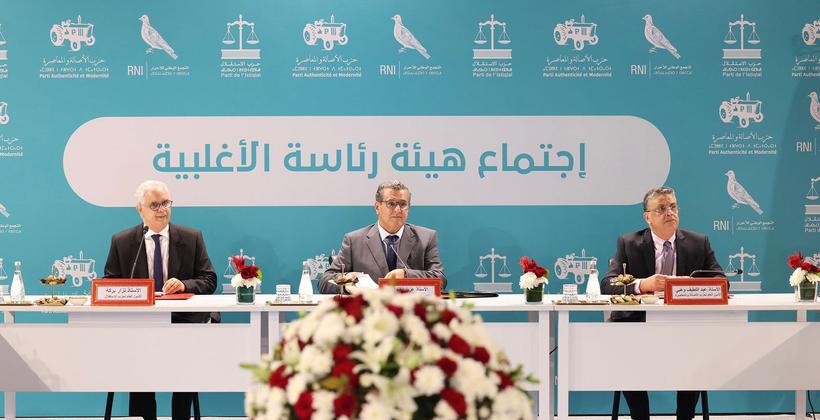 الأغلبية الحكومية تعقد لقاء مفتوحا لمناقشة الأوضاع الإجتماعية والإقتصادية