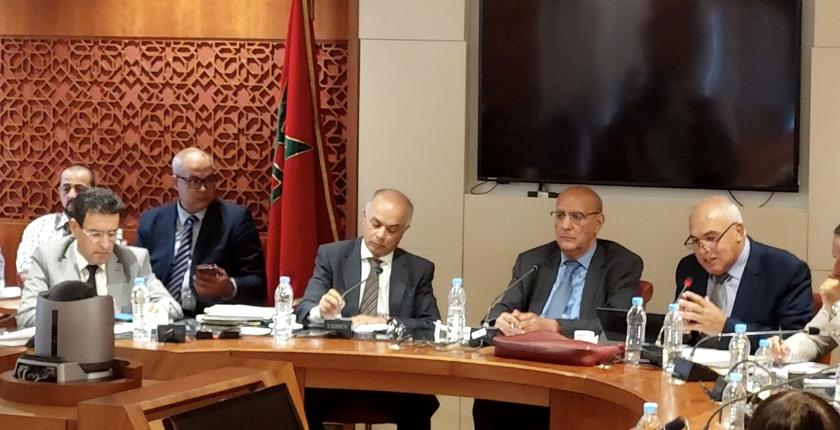 شكيب بنموسى يفتح باب الترسيم أمام الأساتذة المتعاقدين	