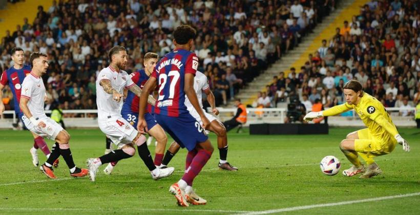 راموس يهدي برشلونة صدارة الدوري مؤقتا