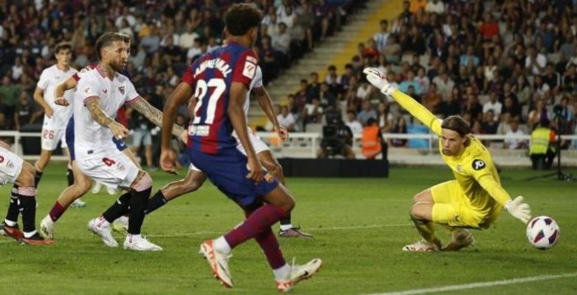 برشلونة يهزم إشبيلية ويتصدر الدوري الإسباني مؤقتا