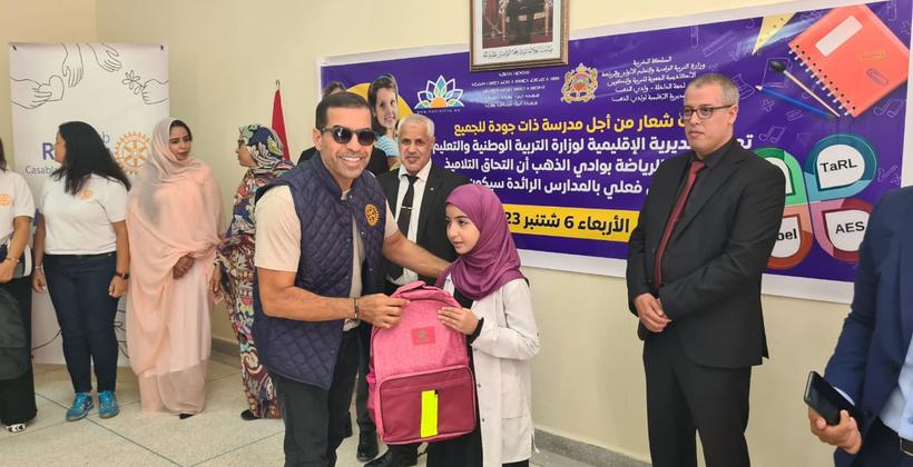 بادرة طيبة ..."نادي روتاري الدار البيضاء النخيل" يدخل الفرحة على تلاميذ مدرسة النهضة بالداخلة